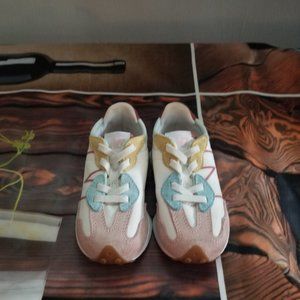 Pre- Owned Kids New Balance 327 Size 7M